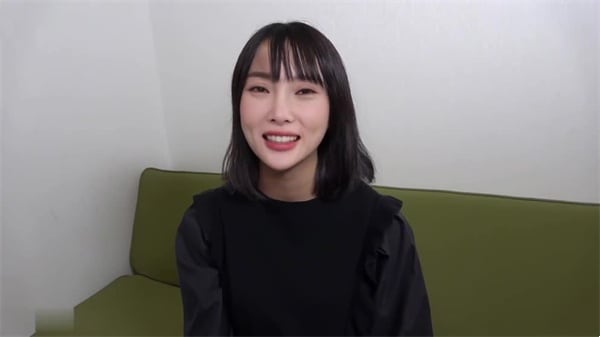 AI-李小璐-女星下海拍摄无码A片粉色小穴注满男人精华上