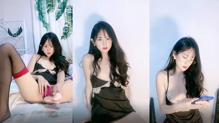 美到爆炸10级甜美小姐姐丝足美腿女神难得下海居然还喷水带上眼镜简直了像家庭教师系列女主