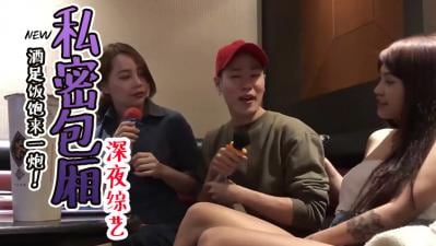 包厢激情口活：清纯妹子跪地深喉吞吐