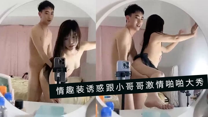蜜桃少女黑丝露脸情趣装诱惑跟小哥哥激情啪啪大秀.