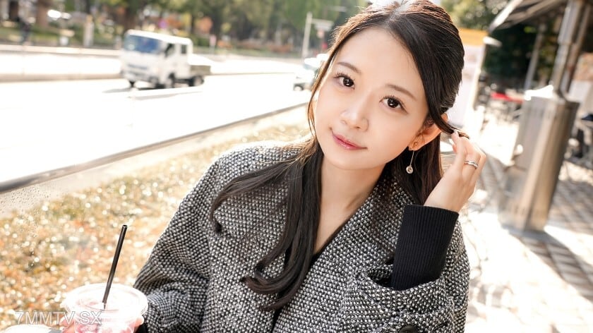 SIRO-5495 霞是30歲公務員第一名，笑起來可愛，翹起腿，還問名字。離譜的雕像炸了！ ③【初測】上線服→AV試映會2413
